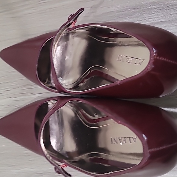 Alfani Women's Dark Burgundy Heels - Picture 5 of 8